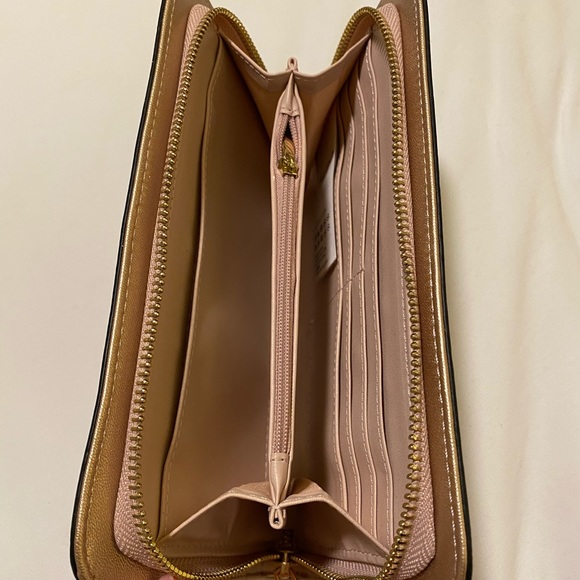 Aldo brand clutch - Picture 3 of 4